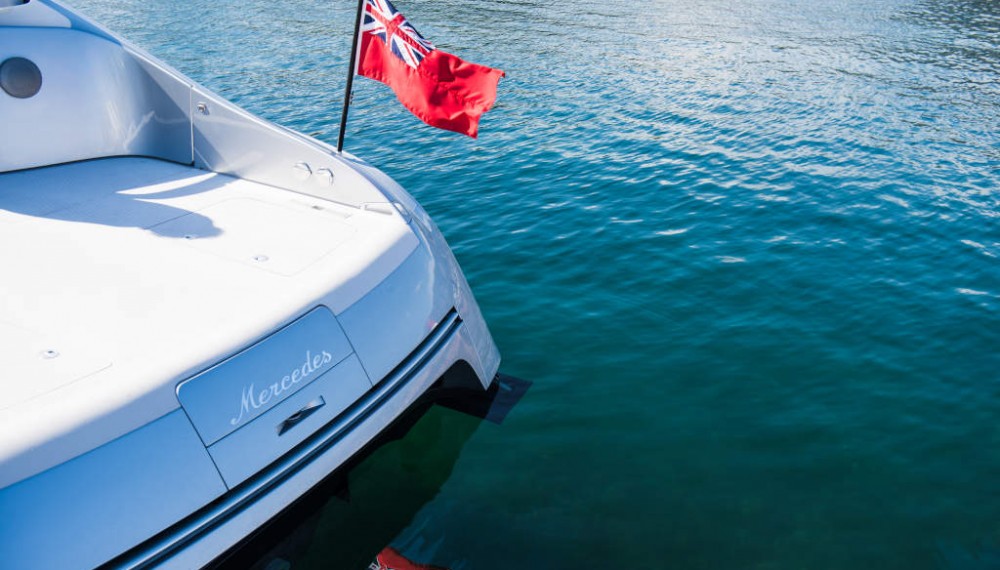 World premiere on the Côte d’Azur: The luxury motor yacht "Arrow460–Granturismo" designed by Mercedes-Benz Style has embarked on its maiden voyage off the coast of Nice.