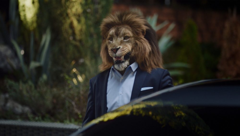 In the film about the new S-Class, a lion serves as a metaphor for an alpha animal from the world of business.