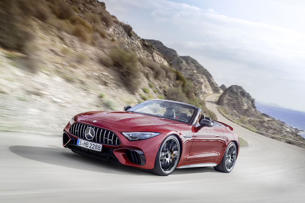 [Mercedes-AMG SL 63 4MATIC+ provisional data WLTP | fuel consumption combined: 12,7-11,8 l/100 km | CO₂-emissions combined: 288-268 g/km]* exterior: patagonia red metallic; interior: leather nappa/DINAMICA Race. *Data on consumption are provisional and were determined internally in accordance with the "WLTP test procedure" certification method. Confirmed TÜV figures, EC type approval and certificate of conformity with official figures are not yet available. Differences between the stated figures and the official figures are possible.;Provisional data WLTP | fuel consumption combined: 12,7-11,8 l/100 km | CO₂-emissions combined: 288-268 g/km*