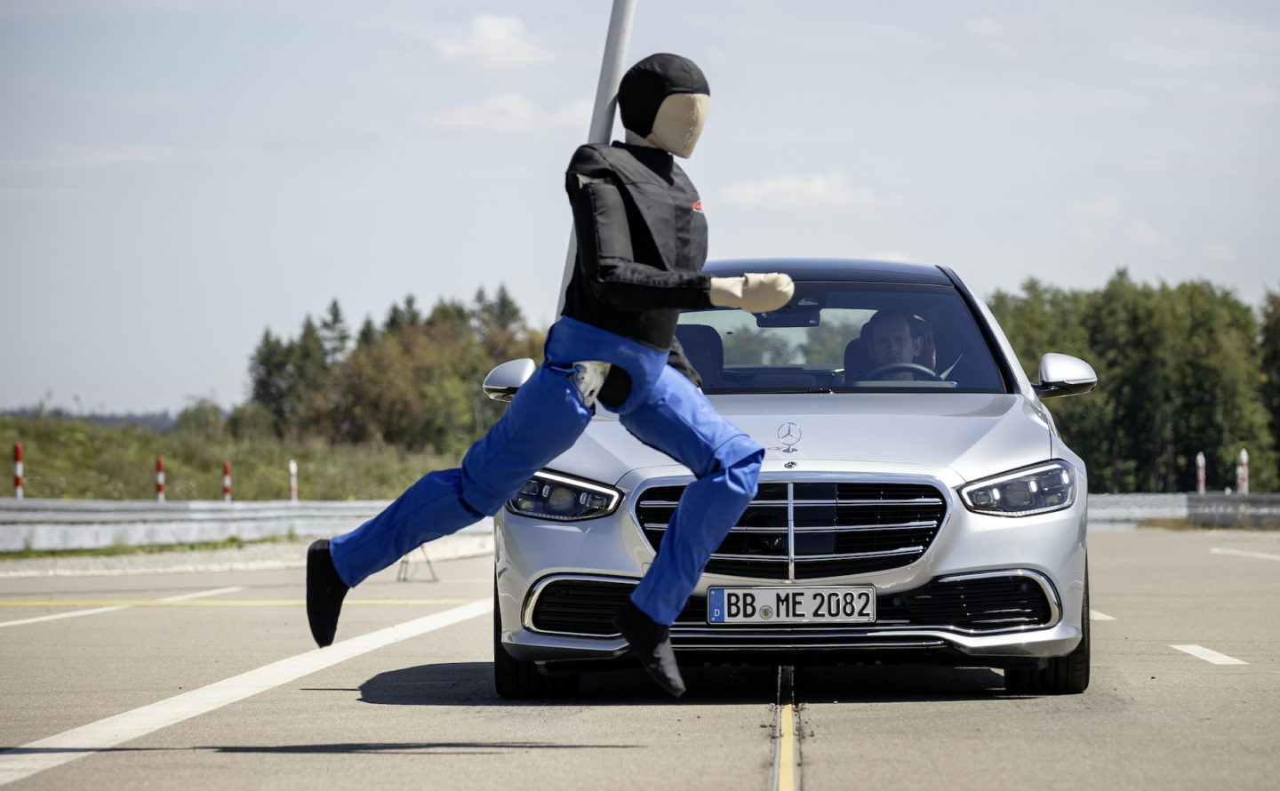 Active contribution to greater road safety: Mercedes-Benz has equipped more than 10 million vehicles with Active Brake Assist with pedestrian detection.
