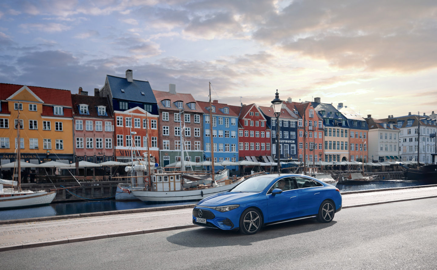 Mercedes-Benz CLA 250+ with EQ Technology | Energy consumption combined: 14.1 – 12.2 kWh/100 km | CO2 emissions combined: 0g/km | CO2 class: A; Clear Blue metallic / ARTICO man-made leather / MICROCUT black / clean white;Mercedes-Benz CLA 250+ with EQ Technology | Energy consumption combined: 14.1 – 12.2 kWh/100 km | CO2 emissions combined: 0g/km | CO2 class: A*