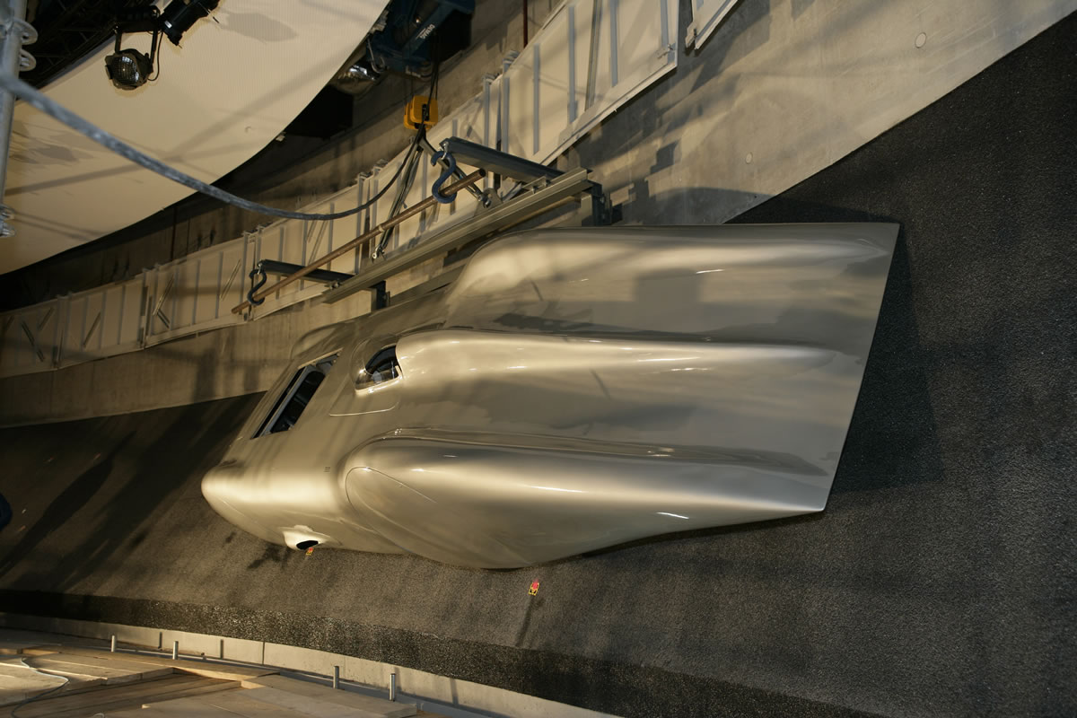 On 28 January 1938, the Mercedes-Benz W 125 record-breaking car set a world speed record on a public road which still stands to this day: a speed of 432.7 km/h was achieved by Rudolf Caracciola. The original vehicle is now showcased to impressive effect at the Mercedes-Benz Museum