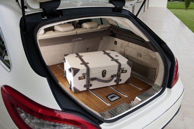 cls-shooting-brake-trunk