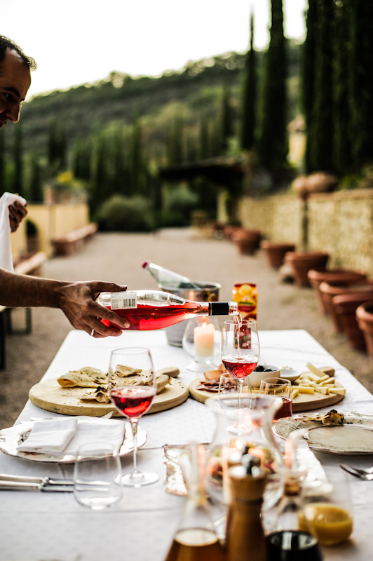 For 'al fresco' dining there are pizza evenings where everyone can join in and make their own pizza in the traditional wood oven.