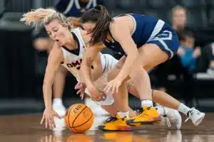 Omaha Mavericks guard Grace Cave