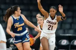Omaha Mavericks guard Grace Cave