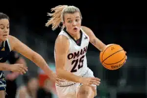 Omaha Mavericks guard Grace Cave
