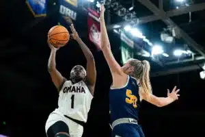 Omaha Mavericks center Deanay Watson
