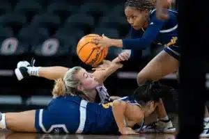 Omaha Mavericks guard Grace Cave