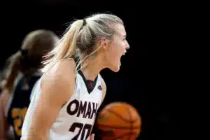 Omaha Mavericks guard Grace Cave