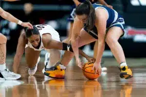 Omaha Mavericks guard Kennedi Grant