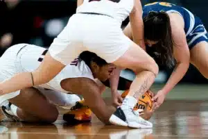 Omaha Mavericks guard Kennedi Grant