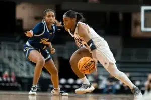 Omaha Mavericks guard Kennedi Grant