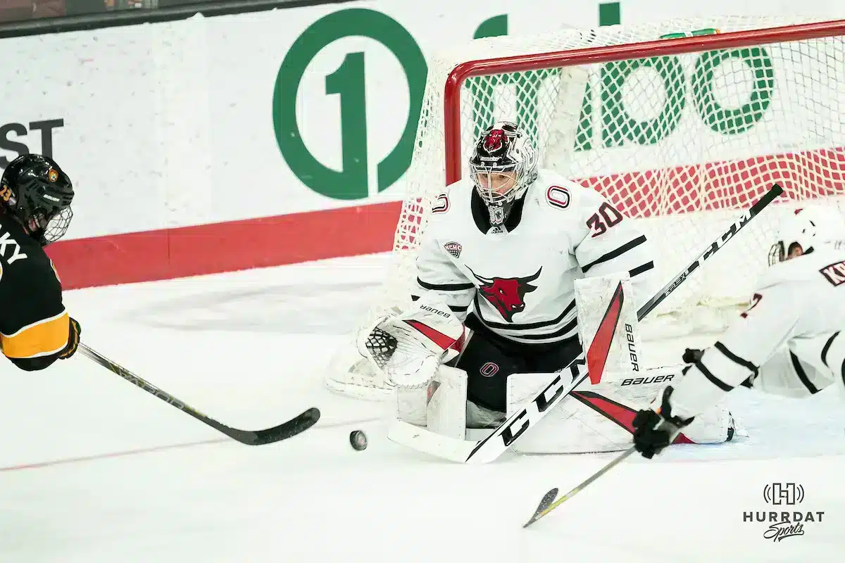 Omaha goaltender Simon Latkoczy 