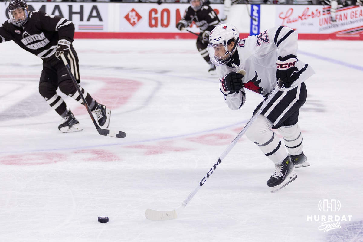 Omaha Hockey v Western Michigan – 2024-11-08 Omaha Maverick forward Cameron Mitchell (25) during a college hockey match against Western Michigan Friay, November 8, 2024 in Omaha, Nebraska. Photo by Jaelle Johnson.