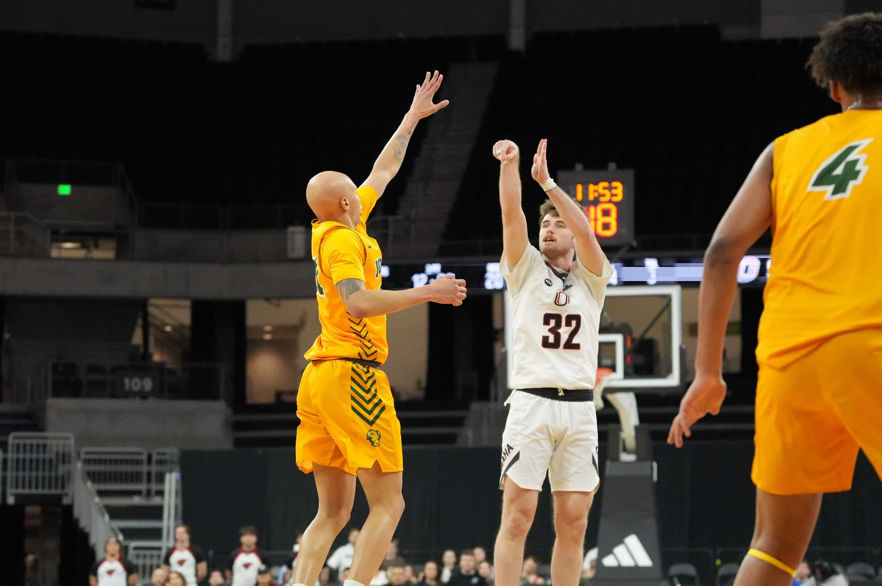 Omaha Men’s Basketball Outshoots Bison, Improves to 10-1 In League Play