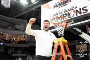 Omaha Mavericks Kyan Brown cuts down the net after a college basketball game against Oral Roberts on March 1st, 2025 in Omaha Nebraska. Photo by Brandon Tiedemann.