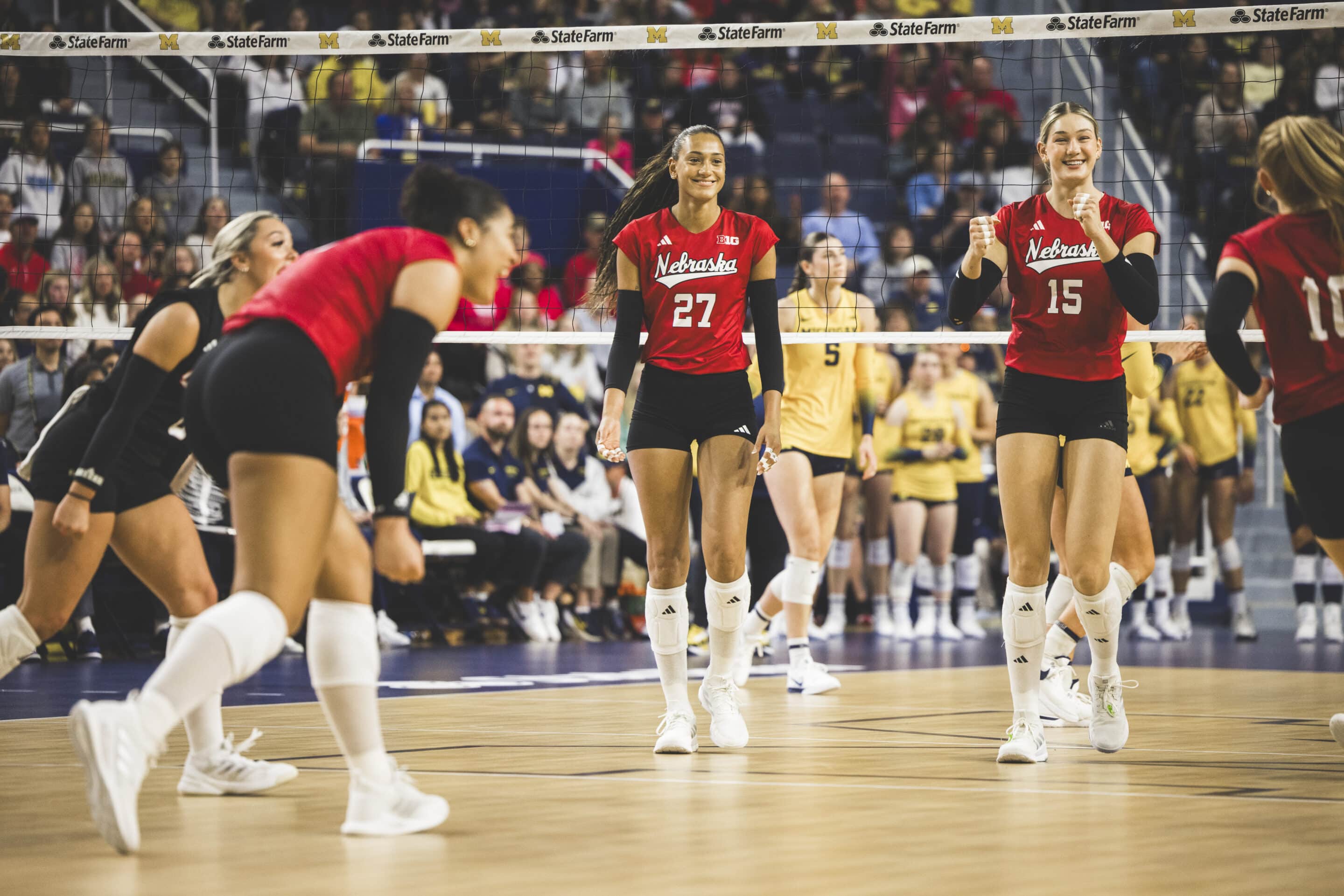No. 1 Nebraska Volleyball Earns Ninth Straight Sweep with 3-0 Win at Michigan