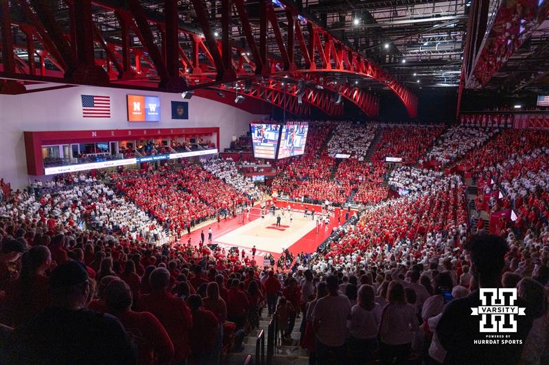 No. 1 Nebraska Volleyball Sweeps Washington in Striped Out Devaney Center