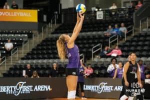Team Hoffman Brooke Nuneviller (#50) sets the ball during the Athletes Unlimited Volleyball match against Team Thompson on Thursday, October 9, 2025, in Omaha, Nebraska. Photo by Brandon Tiedemann.