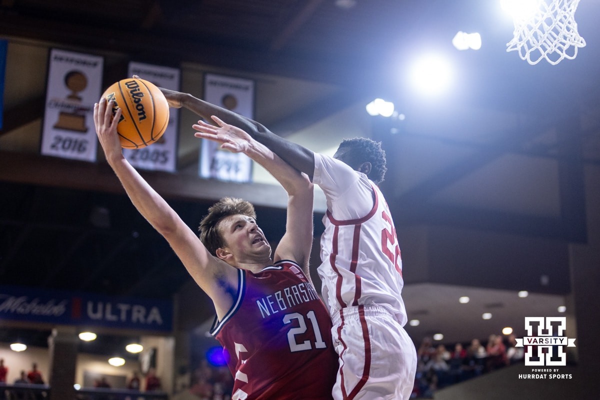 Nebraska Men’s Basketball v Oklahoma | November 15, 2025 Nebraska Cornhusker forward Pryce Sandfort (21) makes a lay up against Oklahoma Sooner forward Kuol Atak (22) in the first half during a college men’s basketball game on Saturday, Nov 15, 2025, in Sioux Falls, South Dakota. Photo by John S. Peterson.