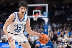 Creighton Bluejay Kerem Konan (17) dribbles during a college basketball game against Xavier on Jan 21, 2026, in Omaha, Nebraska. Photo by Brandon Tiedemann