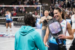 Omaha Supernovas Sarah Parsons (11) wins the player of the match and shakes Terence Bud Crawfords hand after sweeping the San Diego Mojo on Jan 8, 2026 in Omaha, Nebraska. Photo by Brandon Tiedemann
