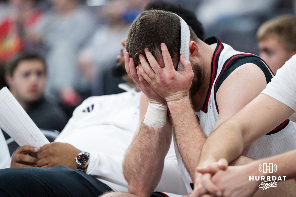 Omaha Maverick Tony Osburn (32) sits on the bench upset during a basketball game against Kansas City on Saturday, Jan 3, 2026, in Omaha, Nebraska. Photo by Brandon Tiedemann.