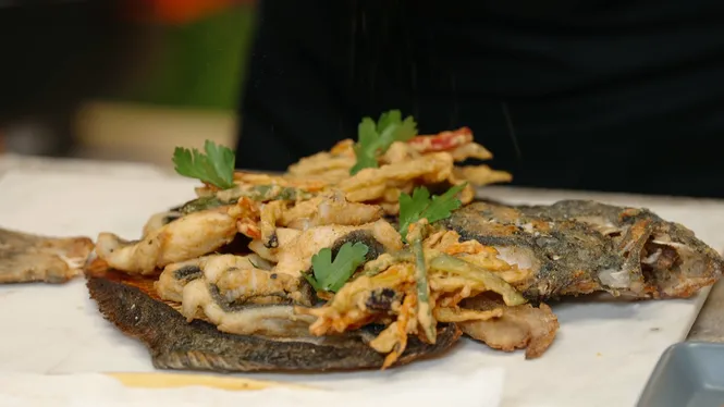 TURBOT FREGIT AMB RAOLES