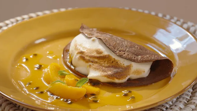 CREPS DE GARROVA AMB MELICOTÓ I MERENGA