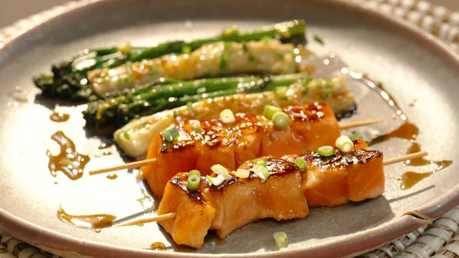 BROQUETA DE SALMÓ AMB ALBERGÍNIES