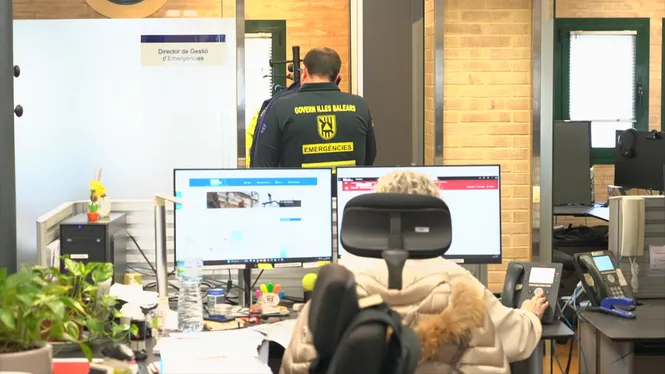 A DINS: 112: TRENTA ANYS SALVANT VIDES