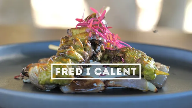 BROQUETES DE CUIXA DE XOT ADOBADA AMB PURÉ DE CASTANYES I XALOTES CONFITADES