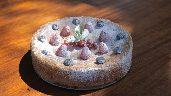 TORTADA D'AMETLA I FRUITES VERMELLES