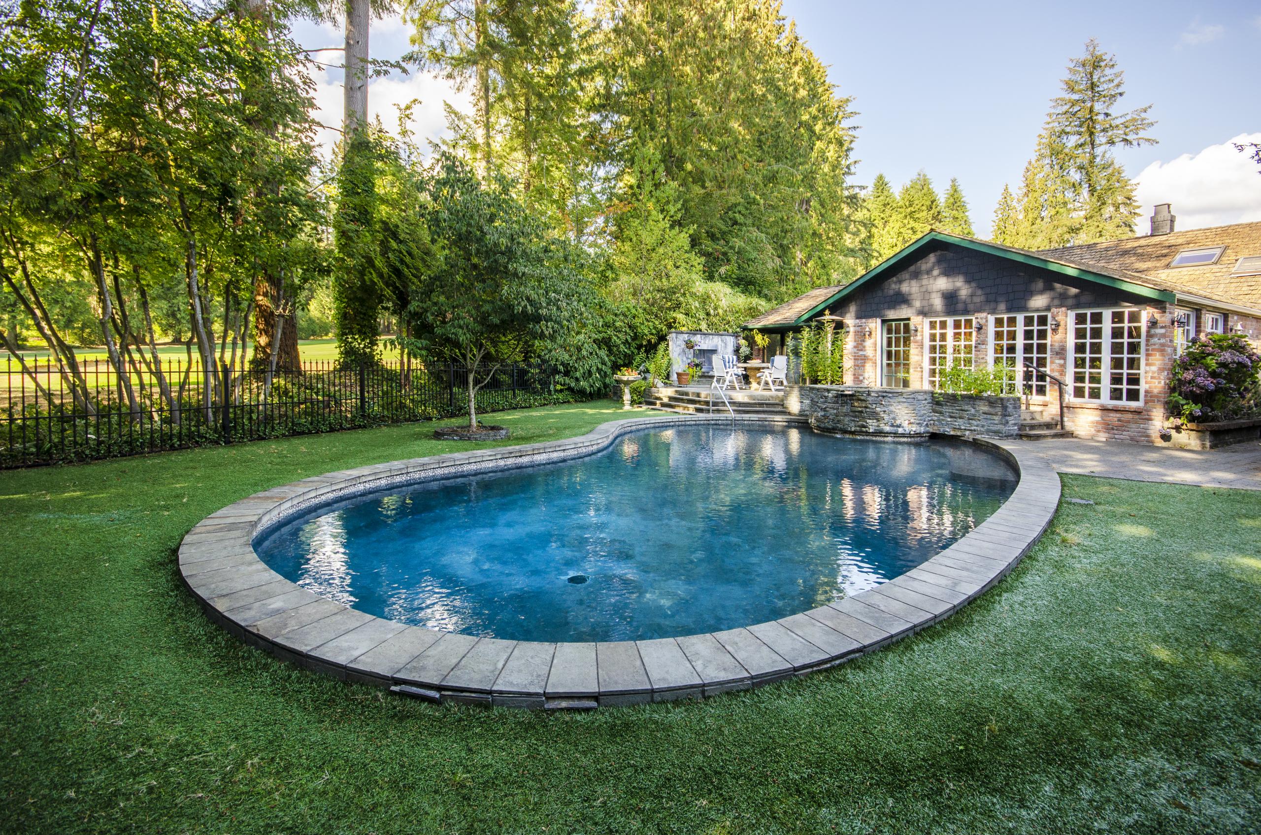 More info on 401 Hidhurst Place, West Vancouver