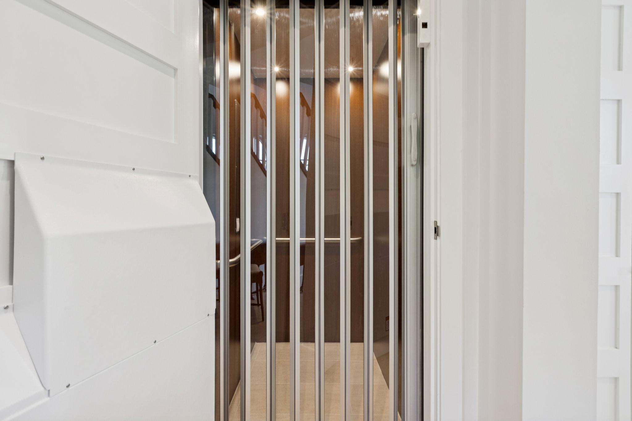 2133 Gordon Avenue, West Vancouver listing image
