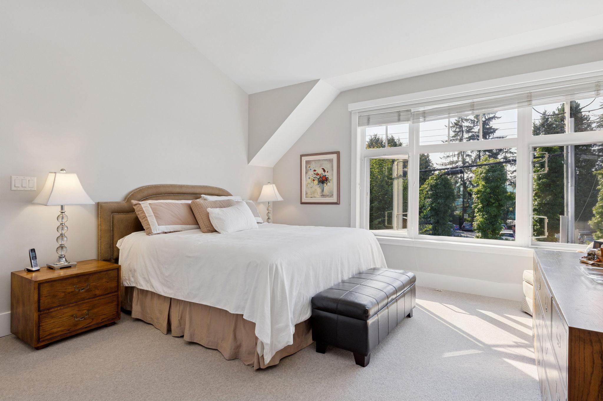 2133 Gordon Avenue, West Vancouver listing image