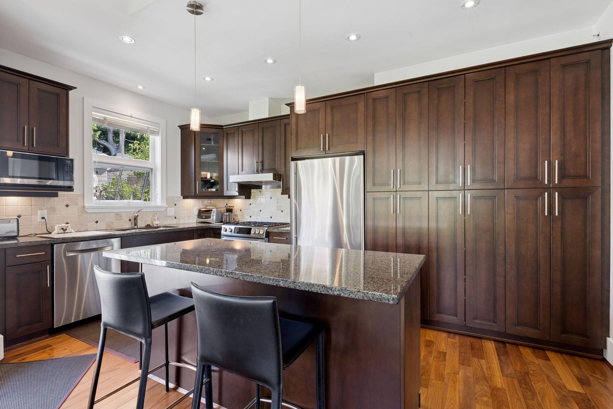 2133 Gordon Avenue, West Vancouver listing image