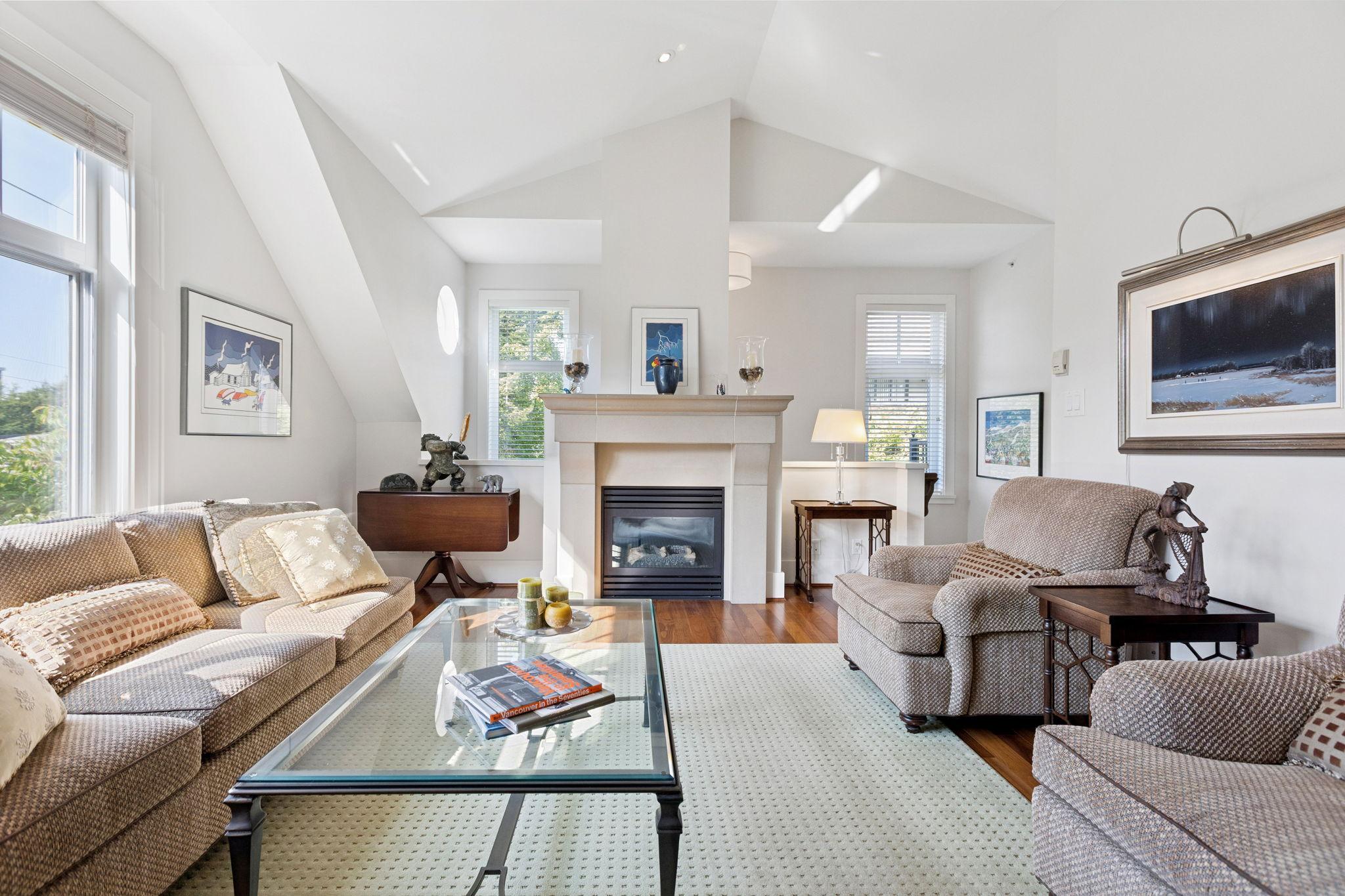 2133 Gordon Avenue, West Vancouver listing image
