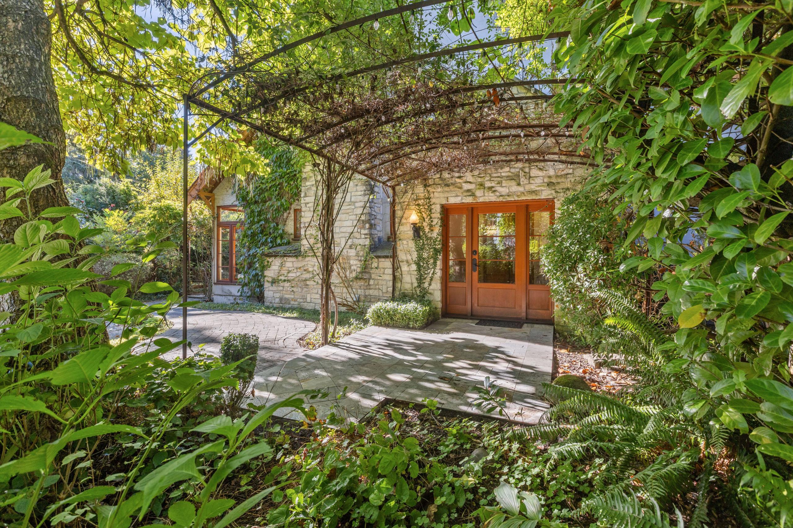 947 22nd Street, West Vancouver listing image