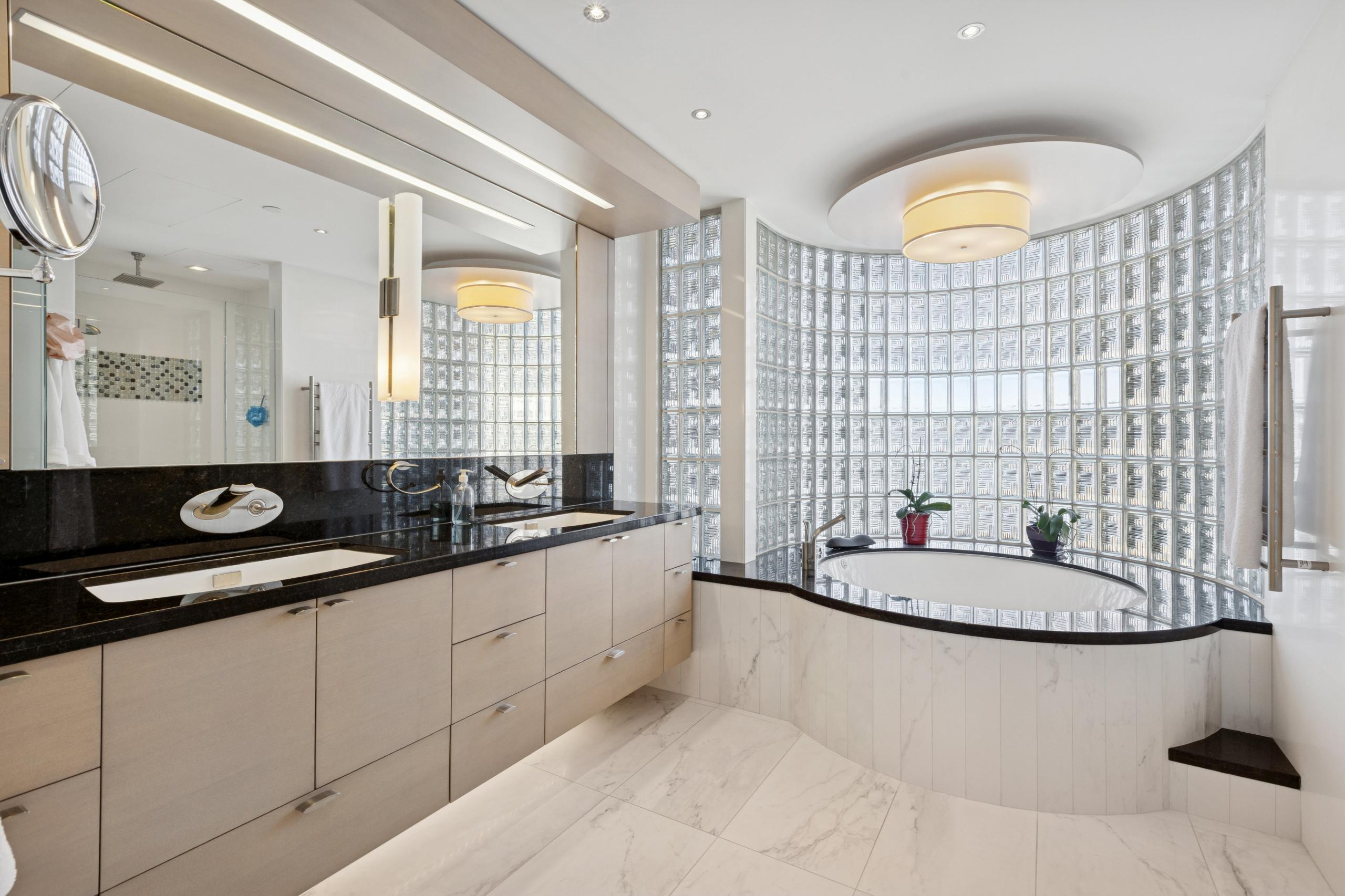 9-2250 Bellevue Avenue, West Vancouver listing image