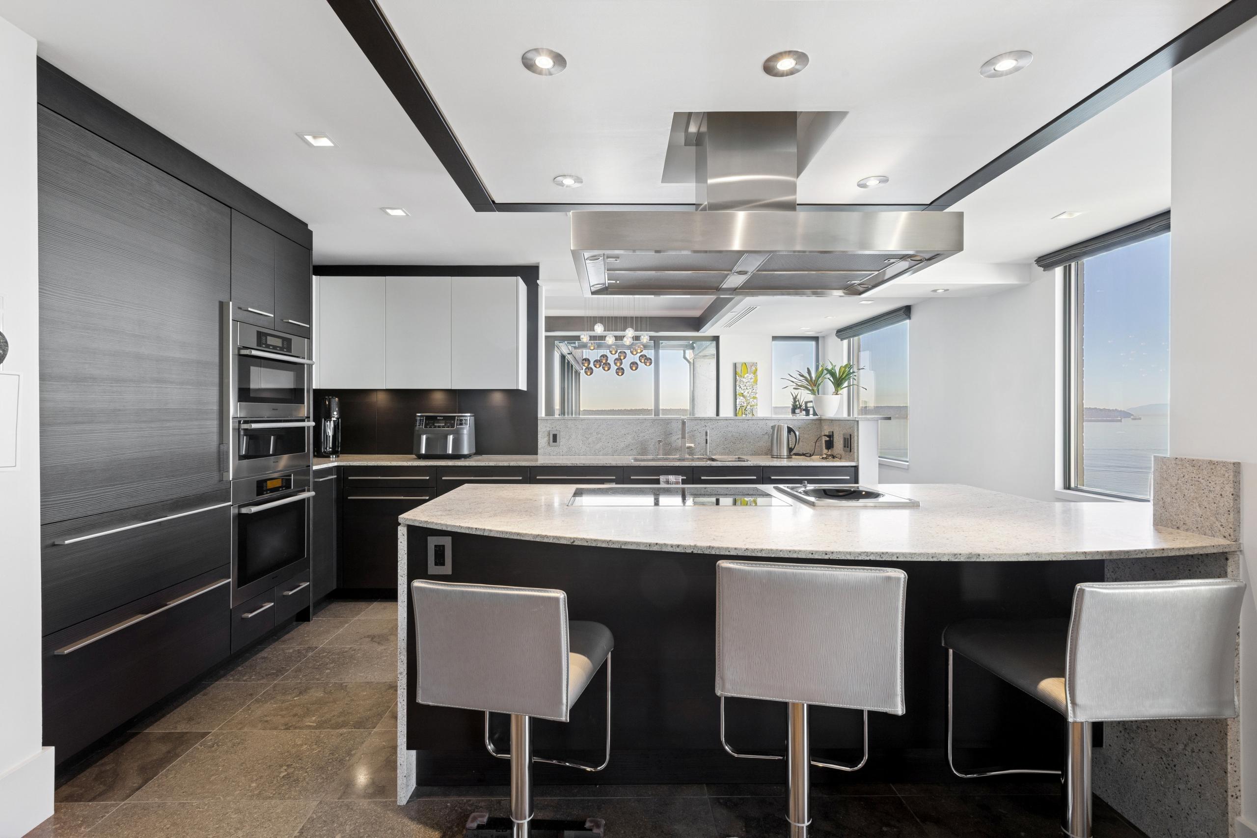 9-2250 Bellevue Avenue, West Vancouver listing image