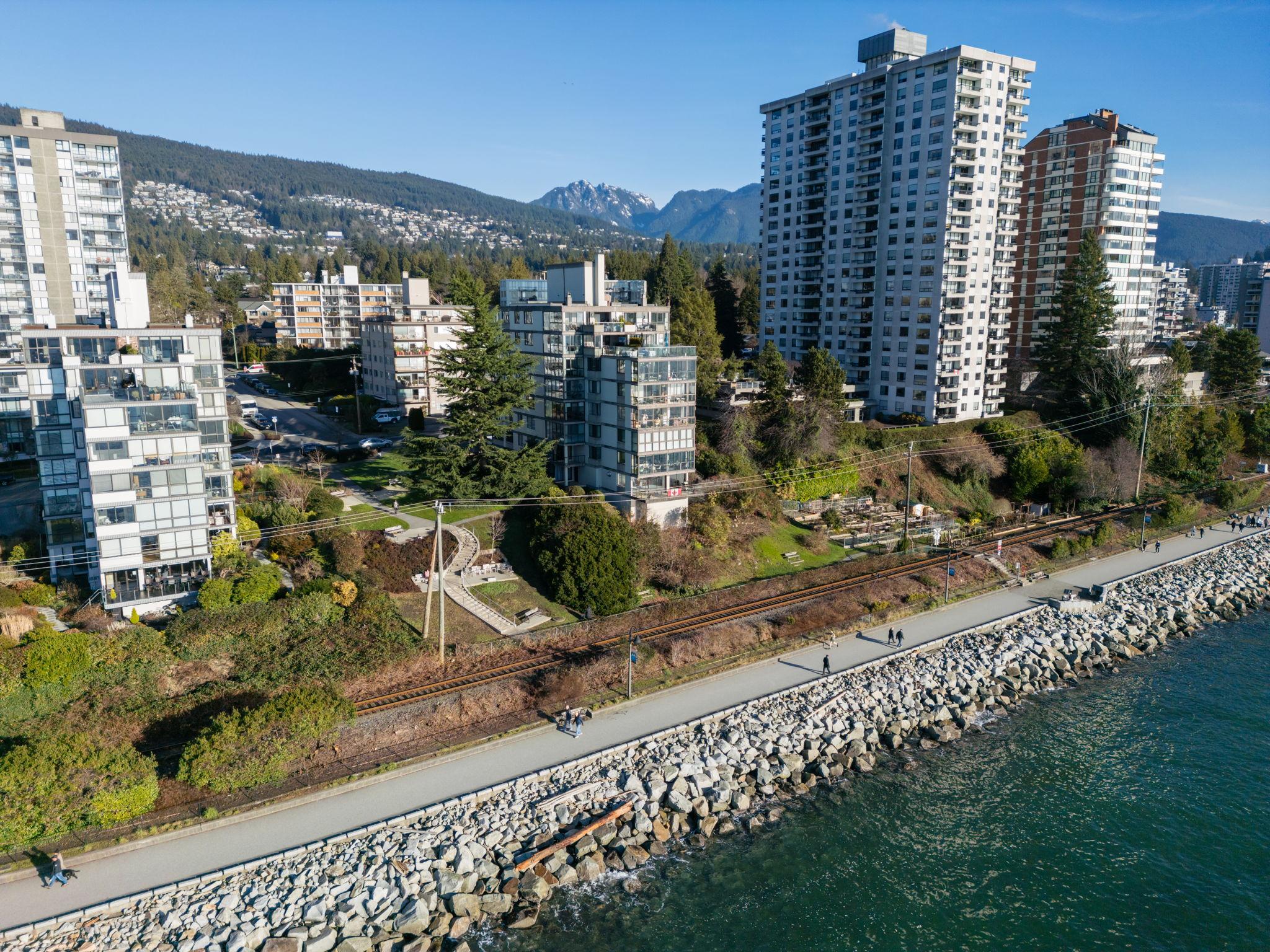 502-2090 Argyle Avenue, West Vancouver listing image