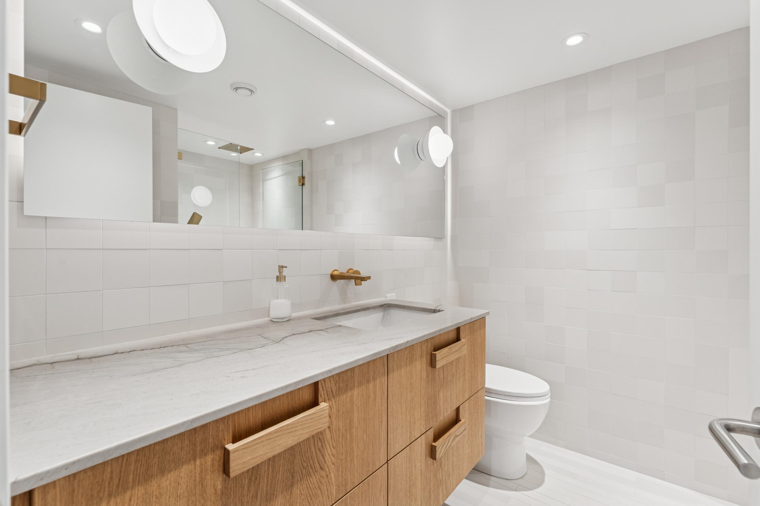 502-2090 Argyle Avenue, West Vancouver listing image