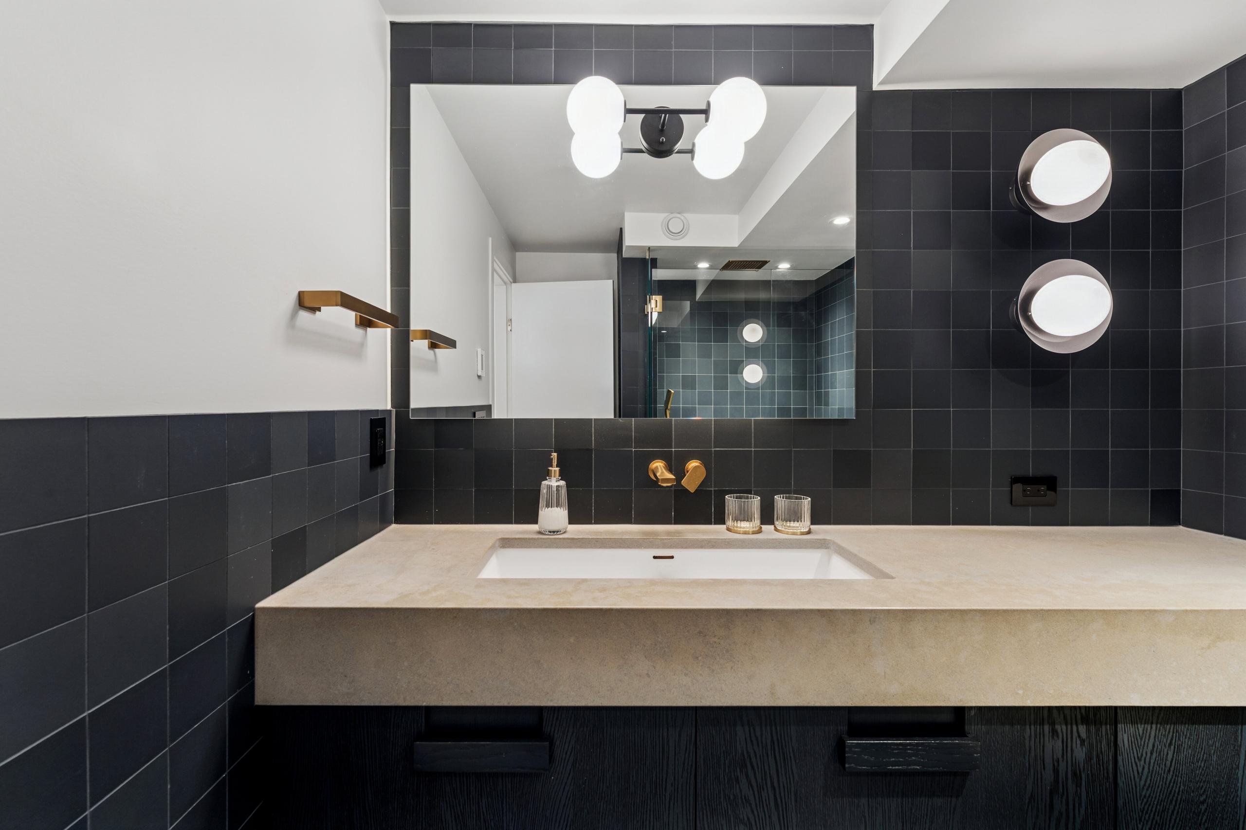 502-2090 Argyle Avenue, West Vancouver listing image