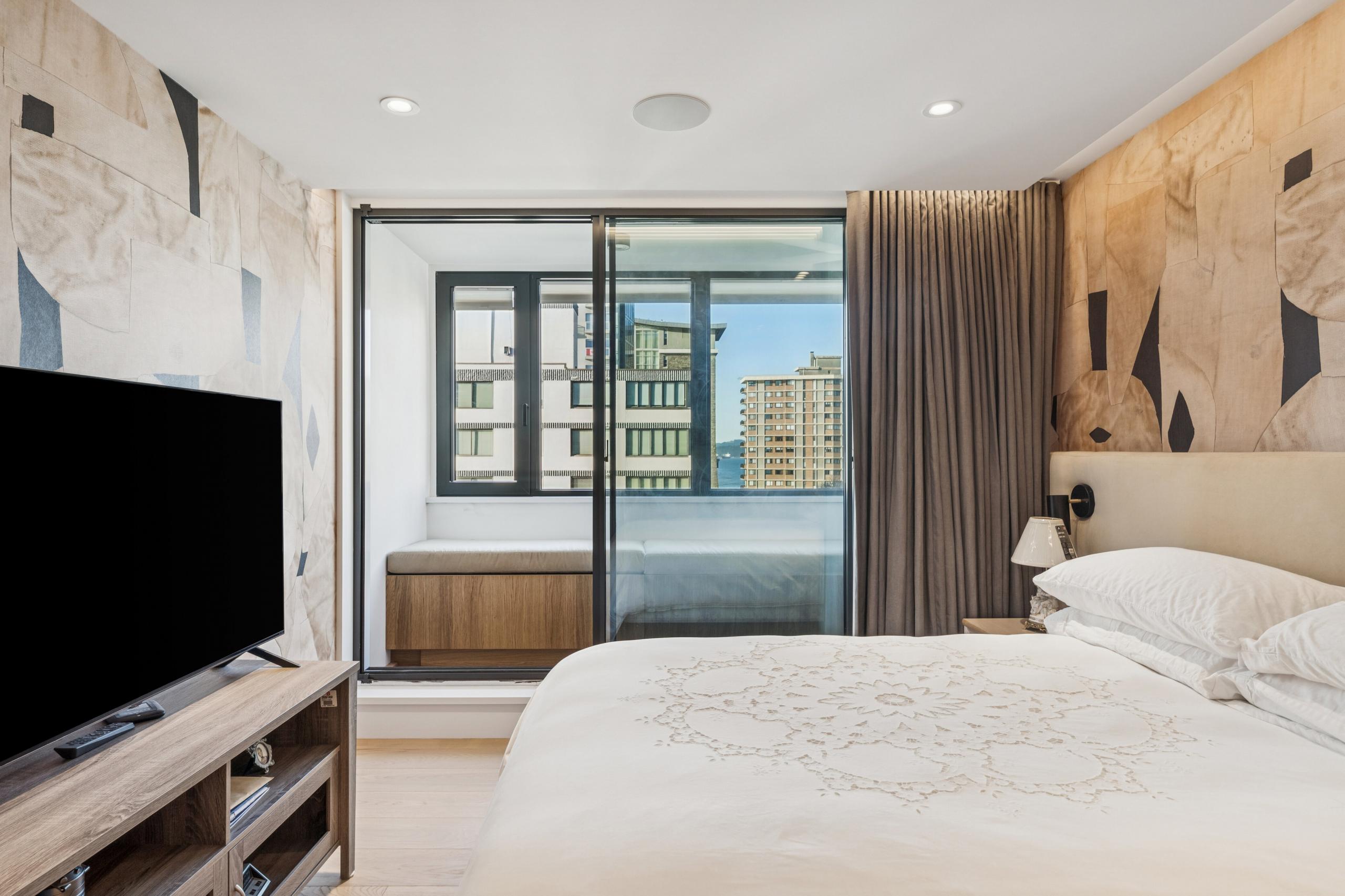 502-2090 Argyle Avenue, West Vancouver listing image