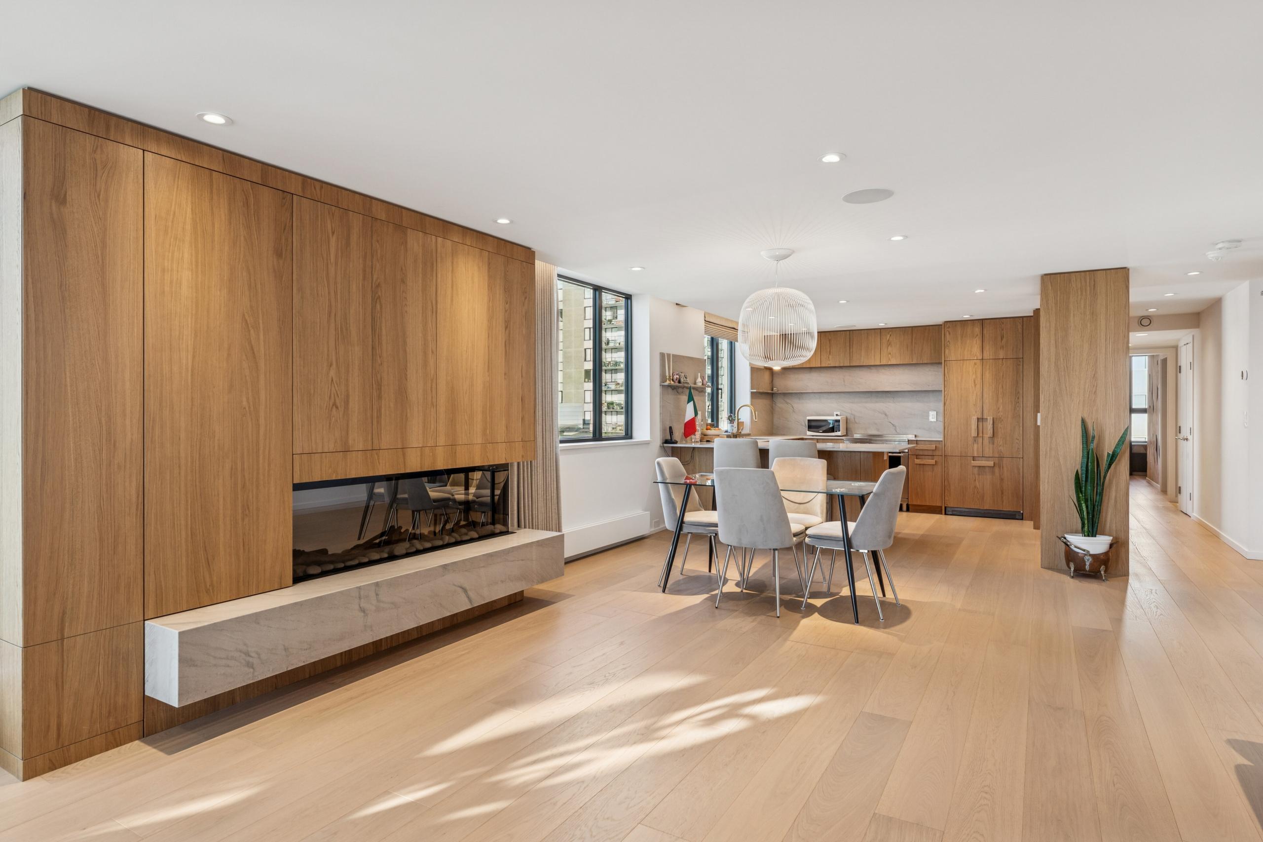 502-2090 Argyle Avenue, West Vancouver listing image