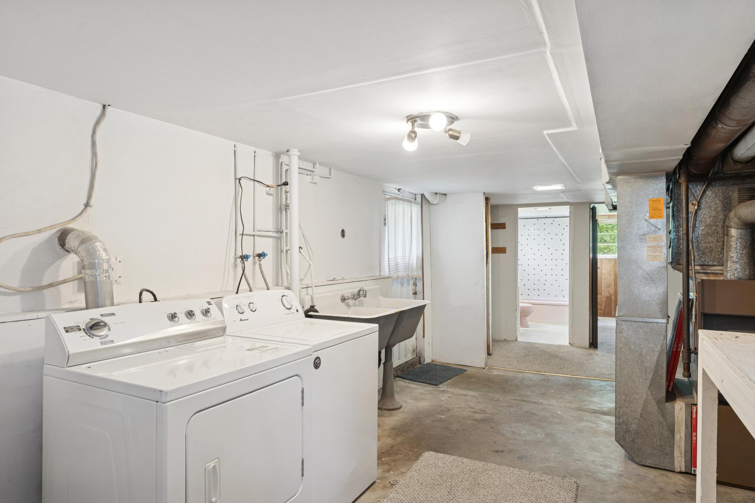 1531 Inglewood Avenue, West Vancouver listing image