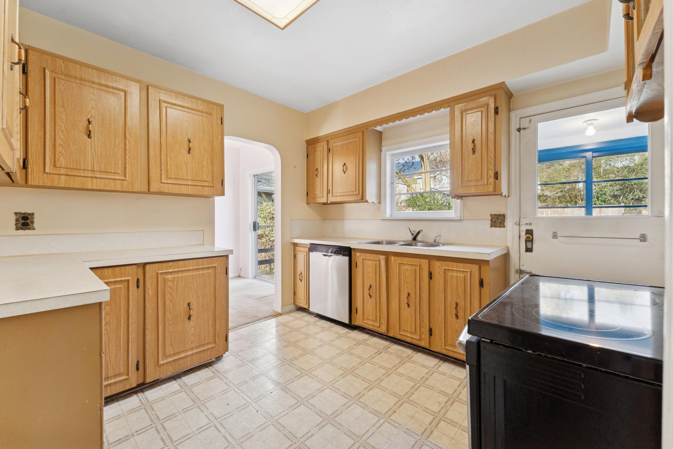 1531 Inglewood Avenue, West Vancouver listing image