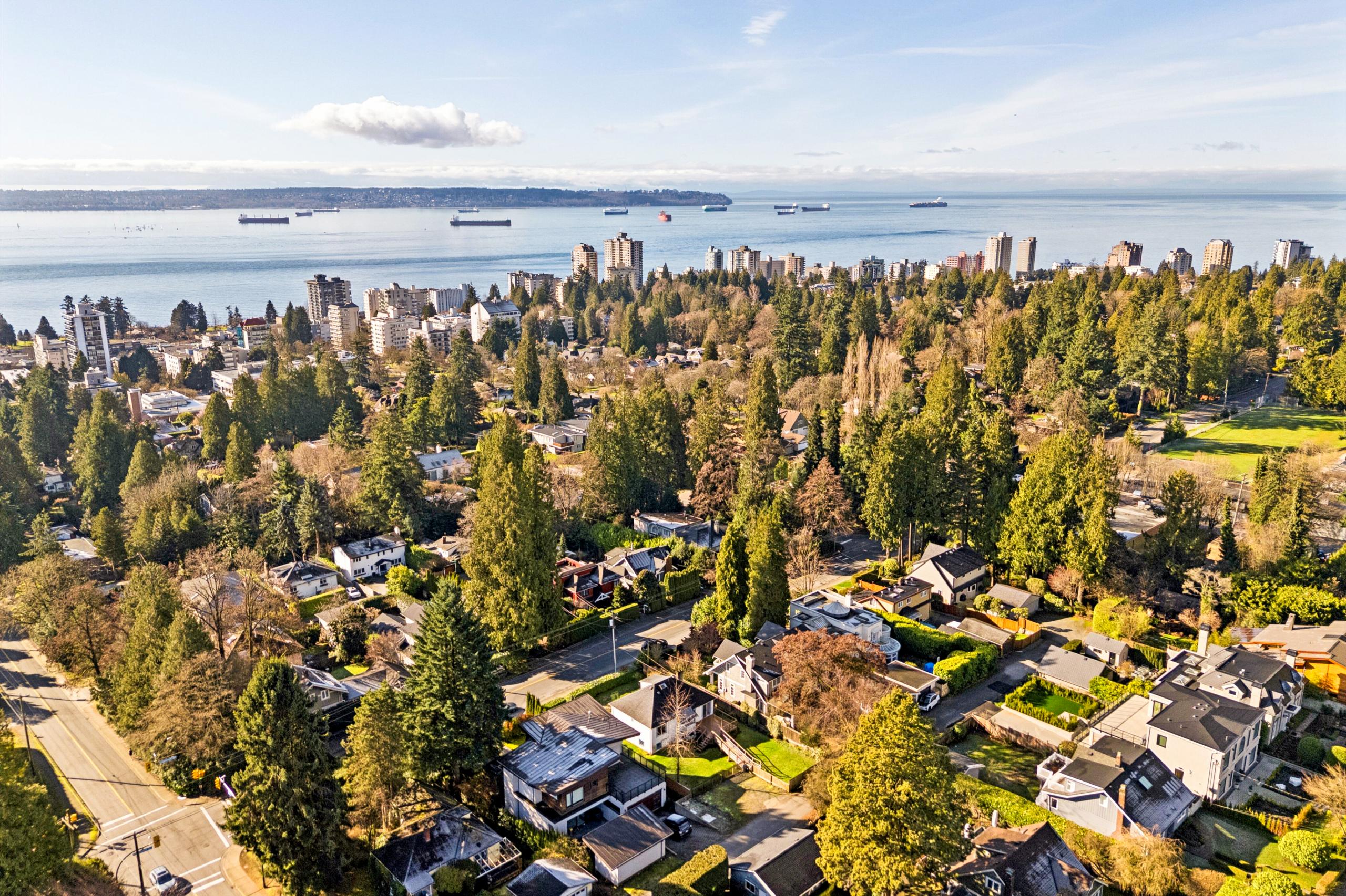 1531 Inglewood Avenue, West Vancouver listing image